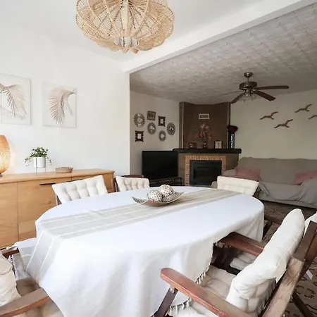 Comodo En La Playa Con Gran Patio Exterior Cerca Del Met Y Campo De Golf Les Deveses